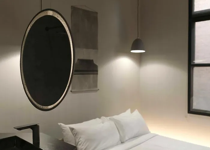 Standard Queen Room